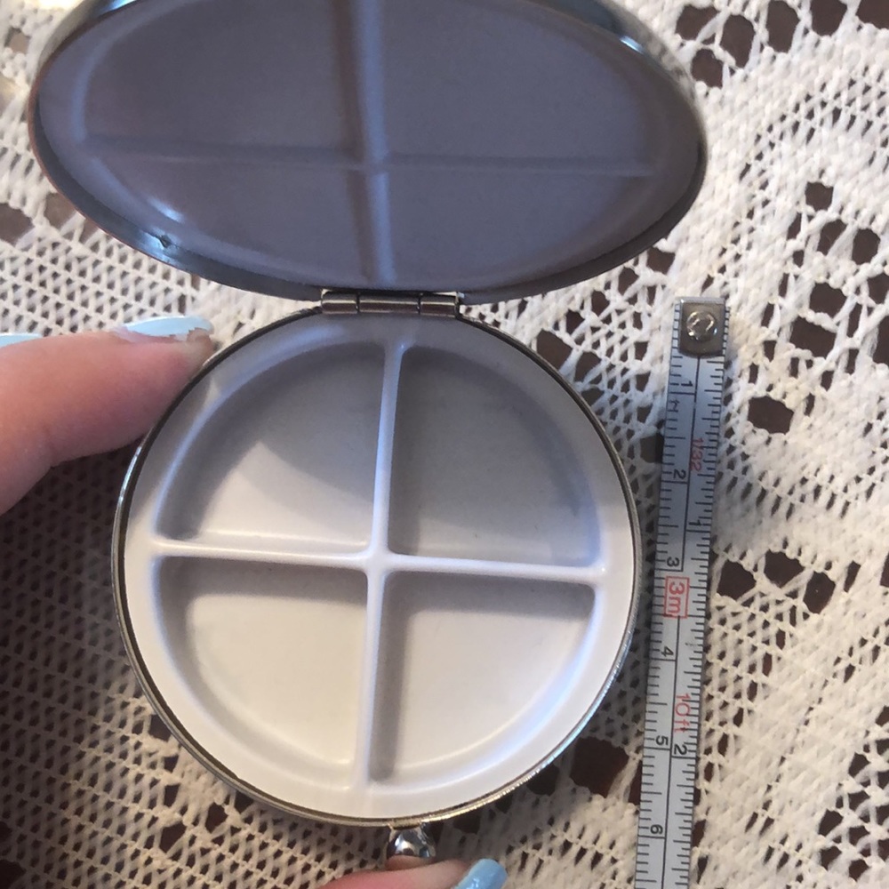 Pill box - Picture 5 of 6